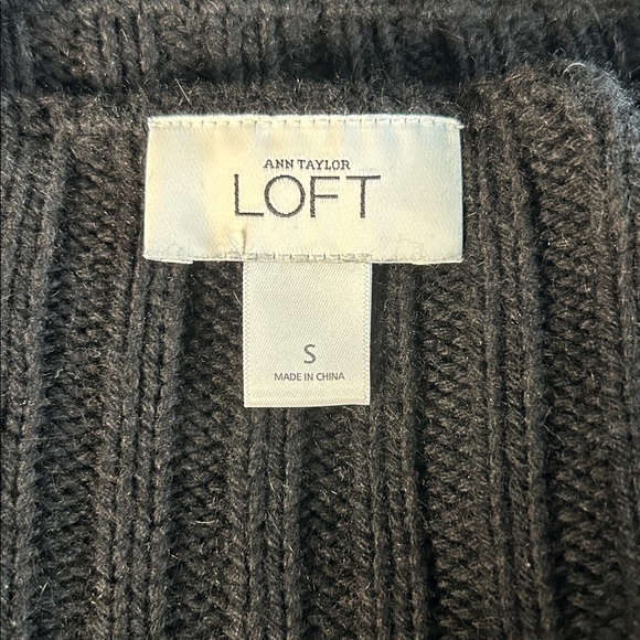 LOFT Black round neck sweater sz S - Picture 6 of 7